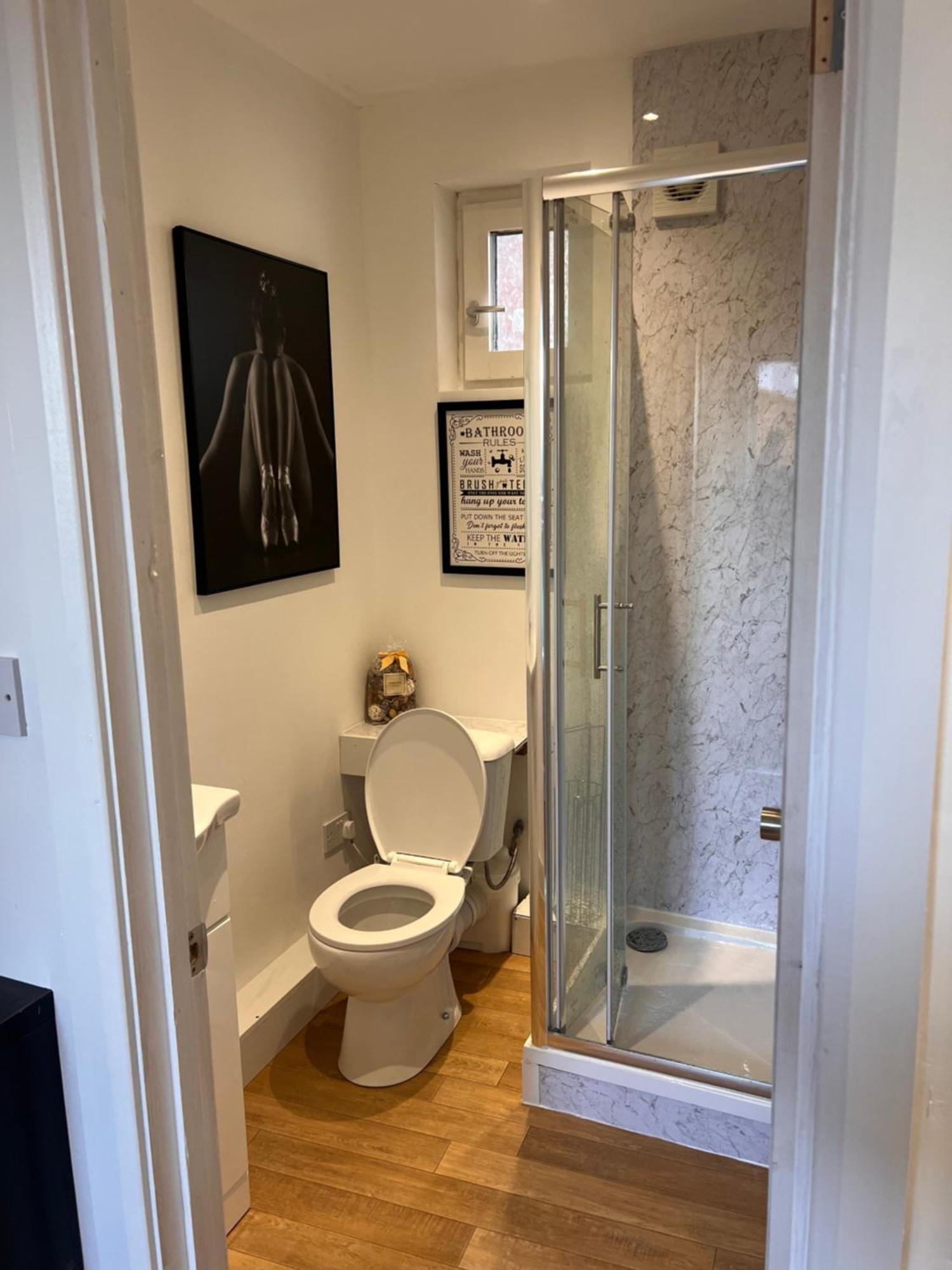 1 Bedroom & Bathroom Dorney 外观 照片