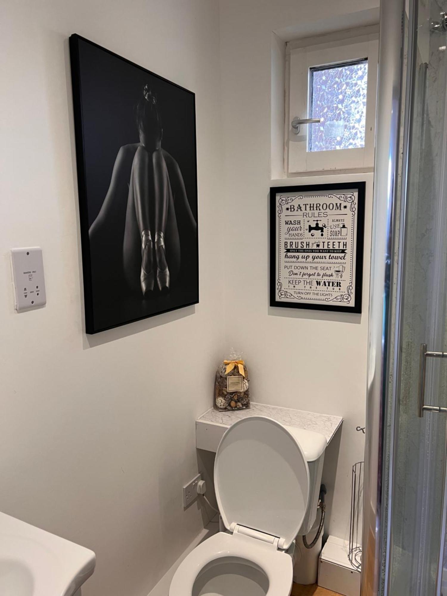 1 Bedroom & Bathroom Dorney 外观 照片